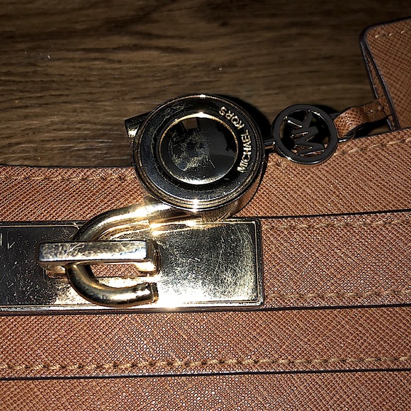 Michael Kors over the shoulder purse. - Picture 7 of 8